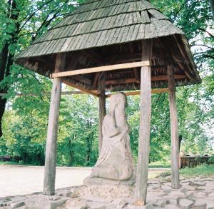 Pamiątki regionalne w Nowej Słupi - ul. Świętokrzyska, u podnóża Świętokrzyskiego Parku Narodowego