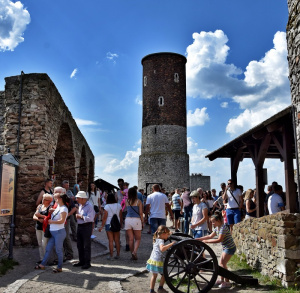 Obchody 50-lecia premiery filmu „Pan Wołodyjowski” w Chęcinach