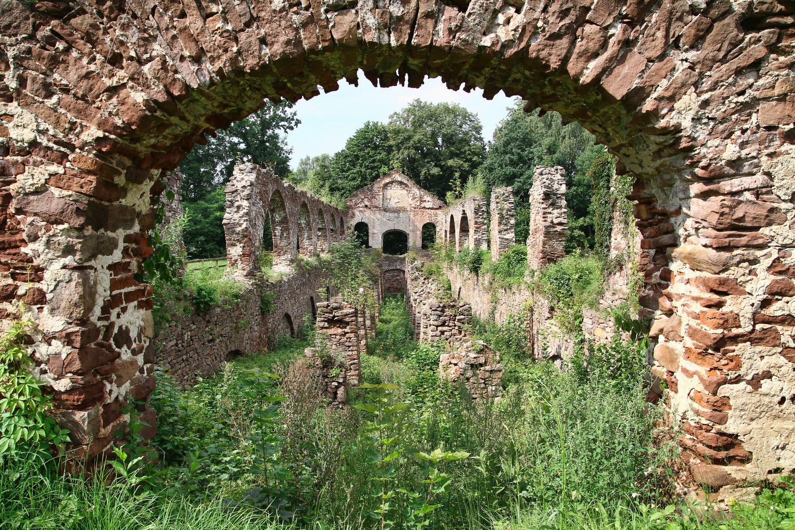 Pozostałości ruin wielkiego pieca